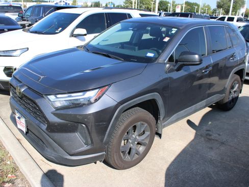 Used 2024 Toyota RAV4 LE FWD image 3