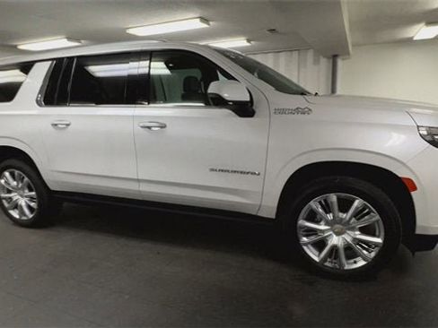 Used 2023 Chevrolet Suburban High Country image 2
