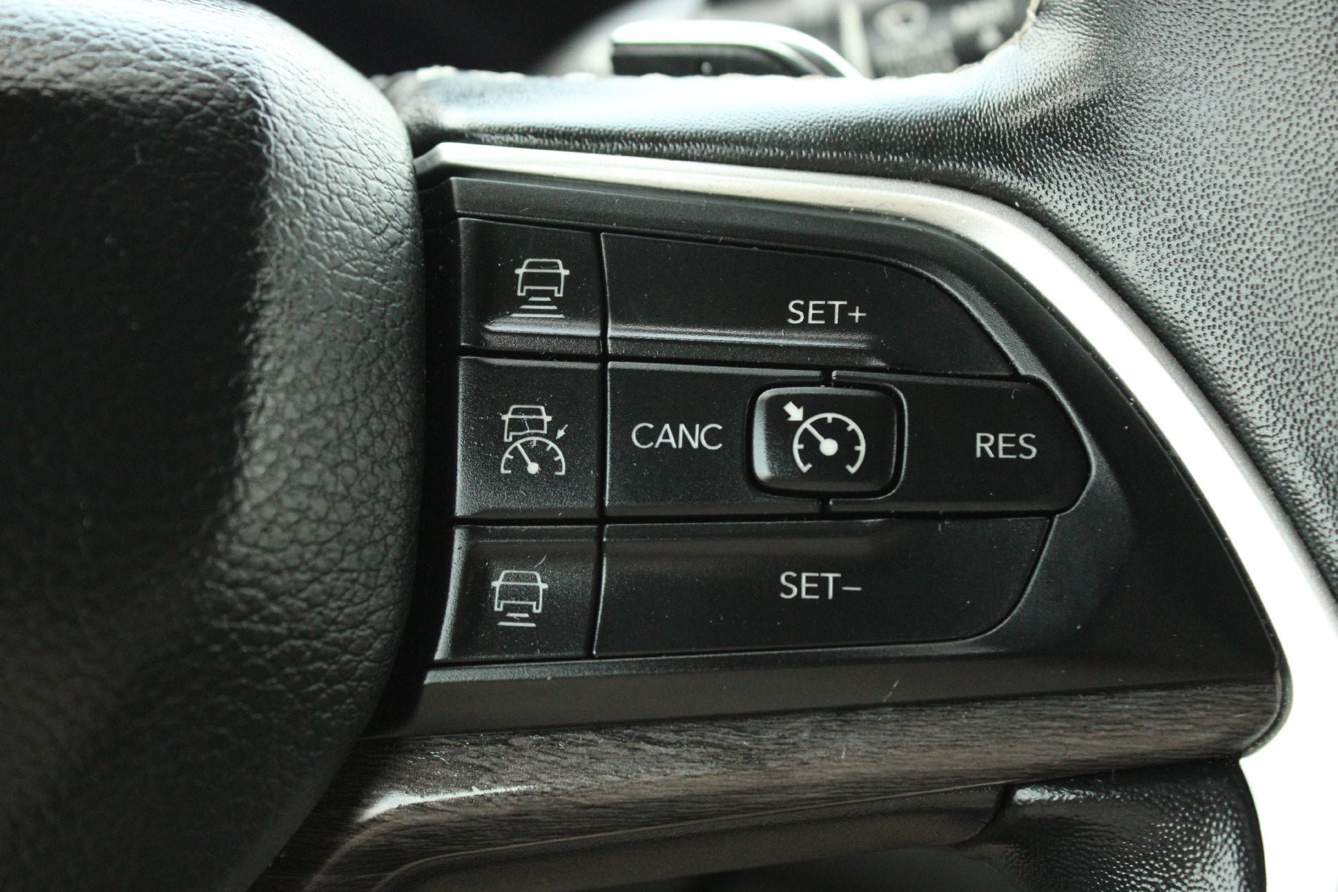 Used 2022 Jeep Grand Cherokee Limited AWD/4WD image 19