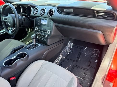 Used 2019 Ford Mustang Coupe image 29