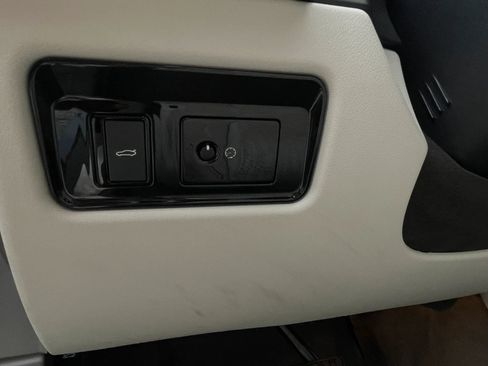 Used 2016 Jaguar XF Prestige RWD image 35