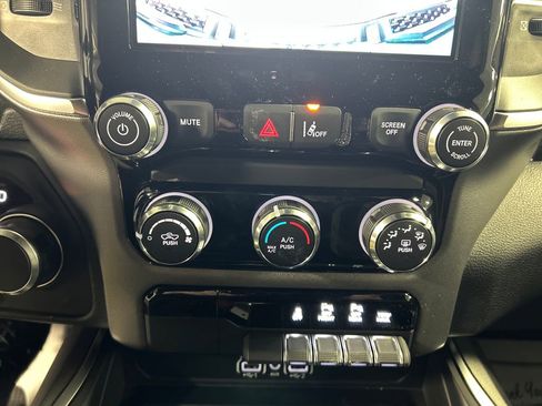 New 2026 RAM 1500 4x4 Crew Cab image 17