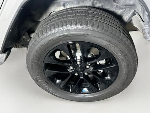 Used 2023 Jeep Wrangler Sahara image 11