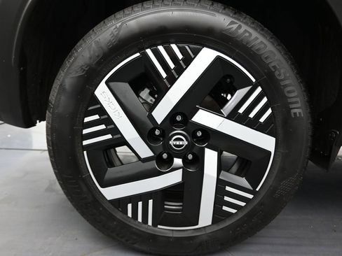 Used 2025 Nissan Kicks SV image 13