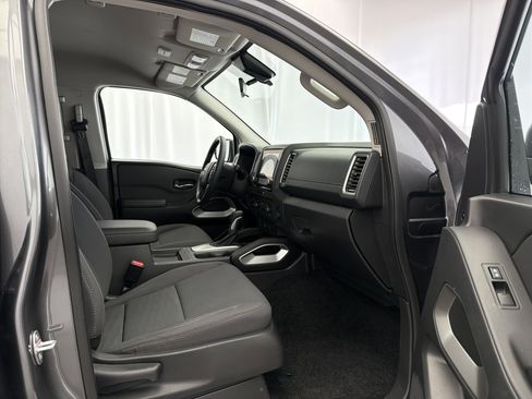 Used 2024 Nissan Frontier SV w/ Technology Package image 11