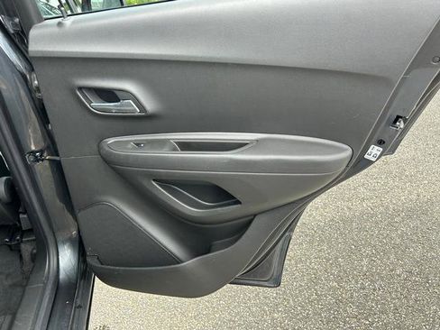 Used 2017 Chevrolet Trax LT w/ LT Convenience Package image 27