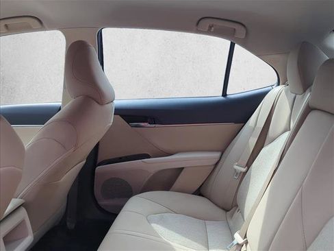 Used 2020 Toyota Camry LE image 17