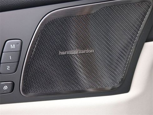 New 2026 Volvo XC60 B5 Ultra w/ Protection Package Premier image 31