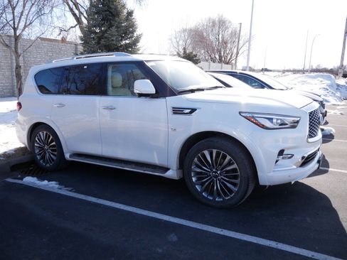 Used 2018 INFINITI QX80 4WD w/ Driver Assistance Package image 5