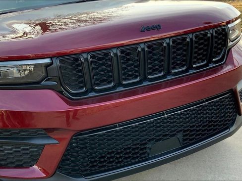Used 2023 Jeep Grand Cherokee Altitude AWD/4WD image 30