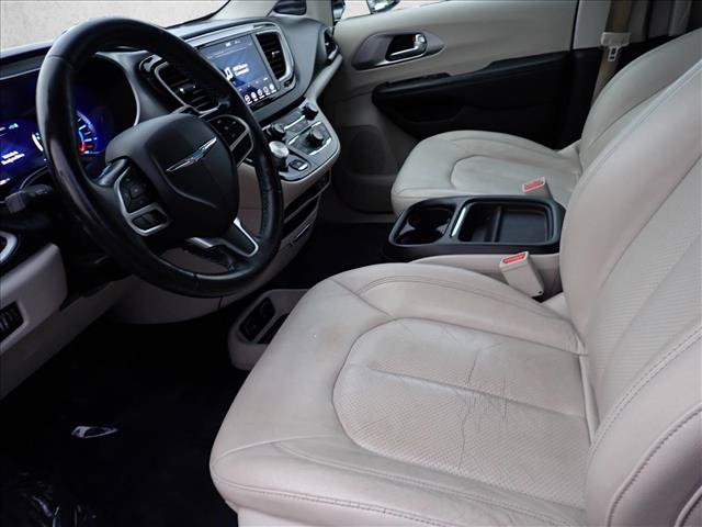 Used 2019 Chrysler Pacifica Touring-L FWD image 13