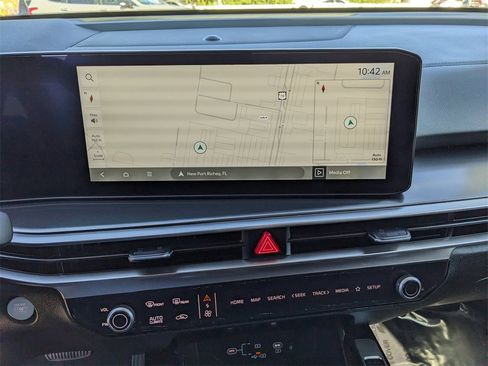 Certified 2025 Kia Sorento EX w/ Panoramic Sunroof Package image 25