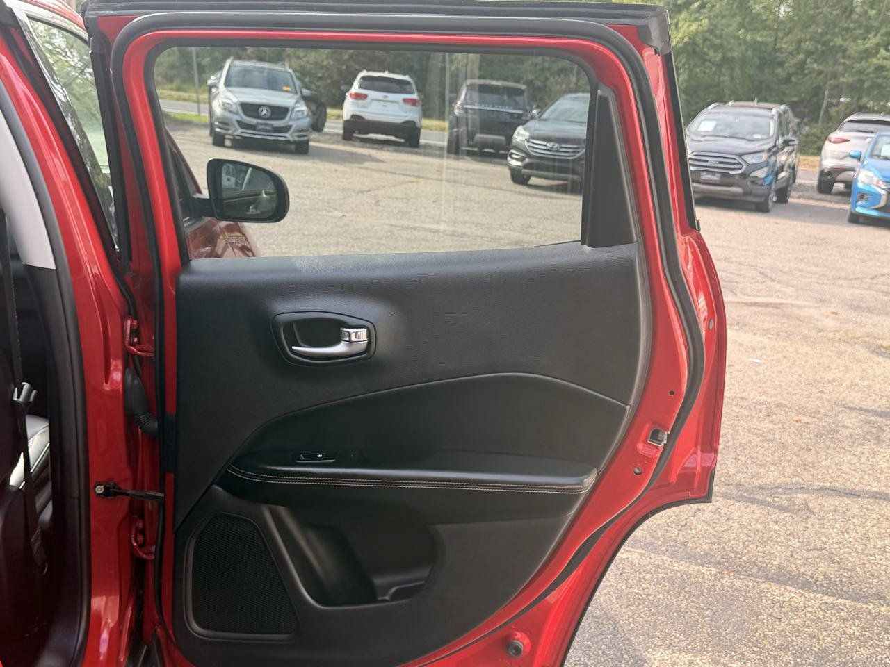 Used 2018 Jeep Compass Latitude AWD/4WD image 21