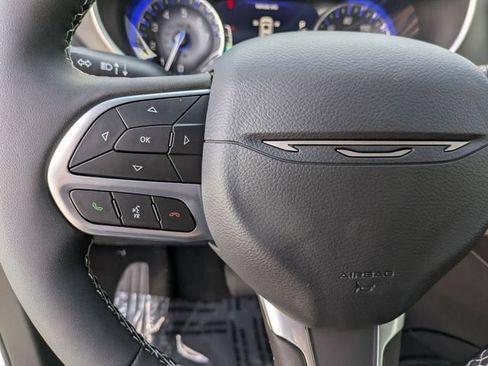 New 2027 Chrysler Pacifica Select FWD image 15