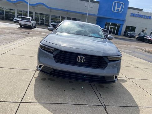 Used 2023 Honda Accord Touring image 3
