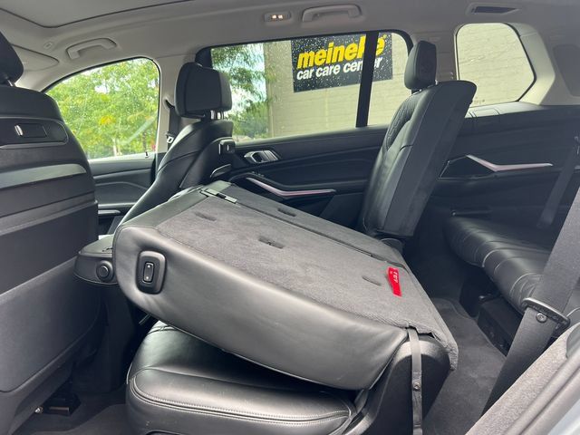 Used 2025 BMW X7 xDrive40i AWD/4WD image 6