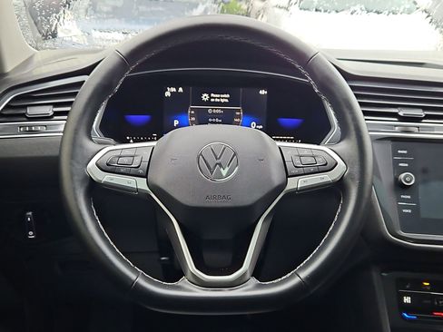 Used 2022 Volkswagen Tiguan SE image 14
