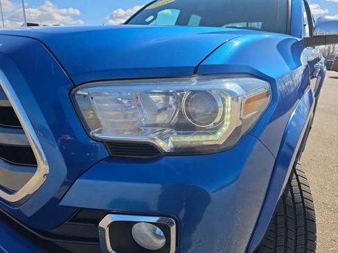 Used 2016 Toyota Tacoma Limited image 35