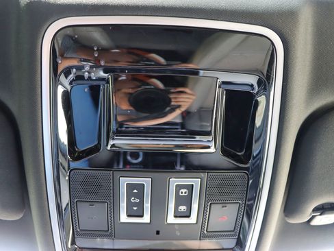 Used 2018 Land Rover Range Rover Velar R-Dynamic SE image 44