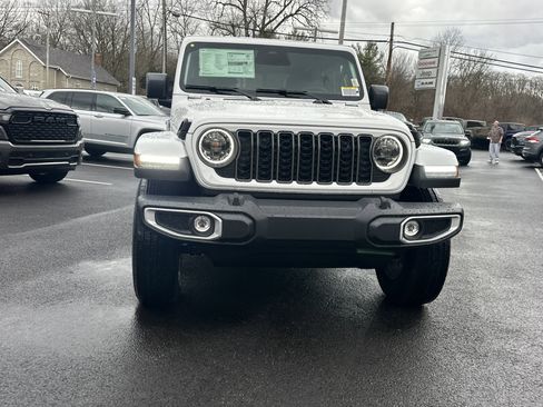 New 2026 Jeep Gladiator Sahara image 20