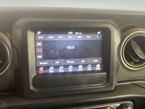 Used 2023 Jeep Gladiator Sport AWD/4WD image 15