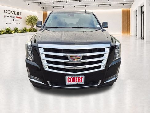 Used 2020 Cadillac Escalade Premium Luxury RWD image 3