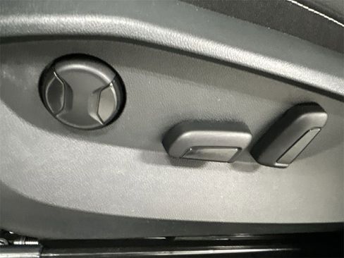 Certified 2025 Volkswagen Taos SEL image 16