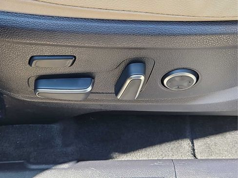 Used 2024 Hyundai Palisade Limited AWD/4WD image 16