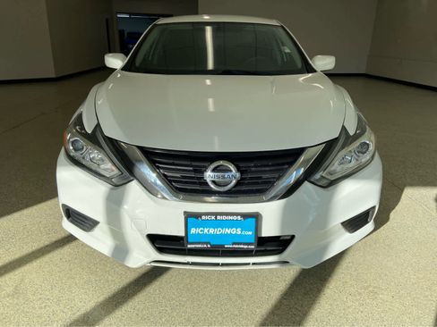 Used 2016 Nissan Altima 2.5 S w/ Power Driver Seat Package image 2