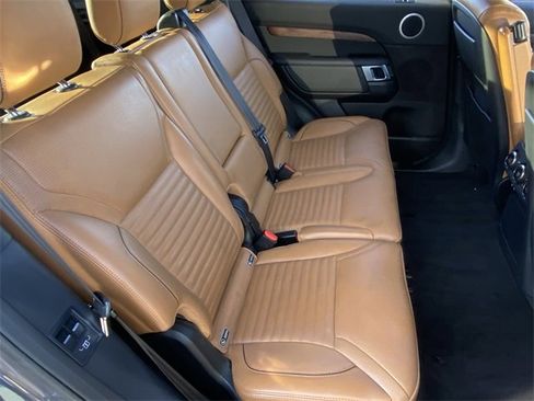 Used 2017 Land Rover Discovery HSE image 21
