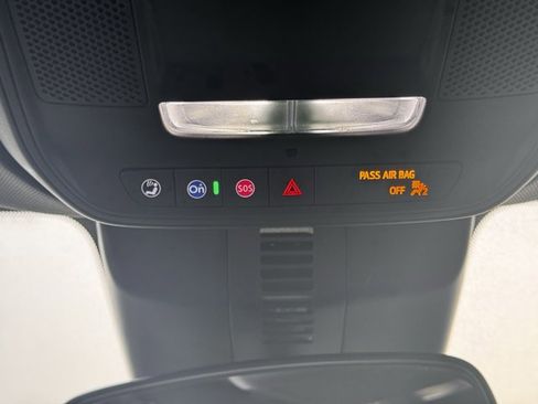 Used 2025 Chevrolet Traverse LT image 23