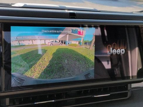 Used 2024 Jeep Gladiator Sport AWD/4WD image 18