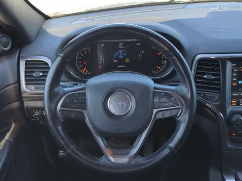 Used 2018 Jeep Grand Cherokee Laredo AWD/4WD image 22