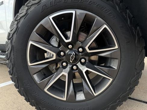 Used 2022 Chevrolet Tahoe Z71 w/ Luxury Package image 11