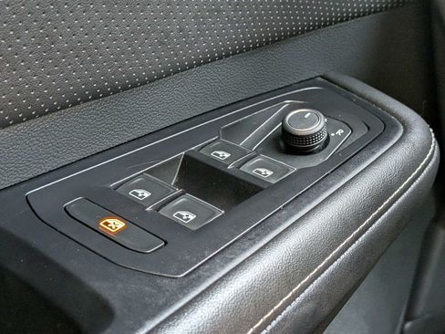 Used 2025 Volkswagen Atlas Cross Sport SE FWD image 26