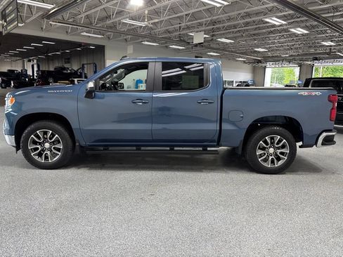 Used 2024 Chevrolet Silverado 1500 LT AWD/4WD image 4