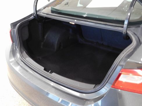 Used 2018 Chevrolet Malibu LT image 75