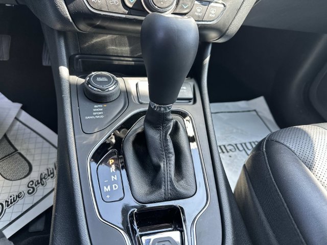 Used 2023 Jeep Cherokee Altitude Lux AWD/4WD image 29