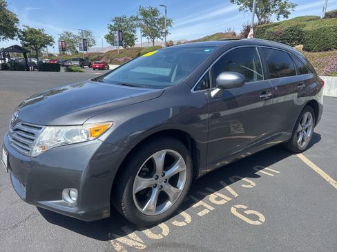 Used 2011 Toyota Venza w/ Premium Pkg #2 FWD image 3
