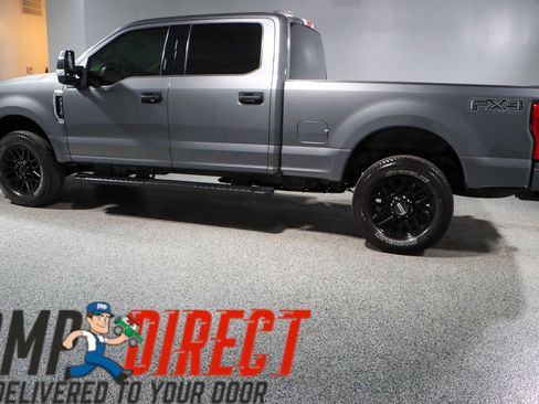 Used 2022 Ford F250 XLT w/ Black Appearance Package image 10