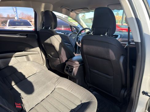 Used 2014 Ford Fusion SE image 18