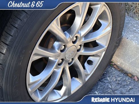 Used 2021 Jeep Cherokee Latitude Plus FWD image 24