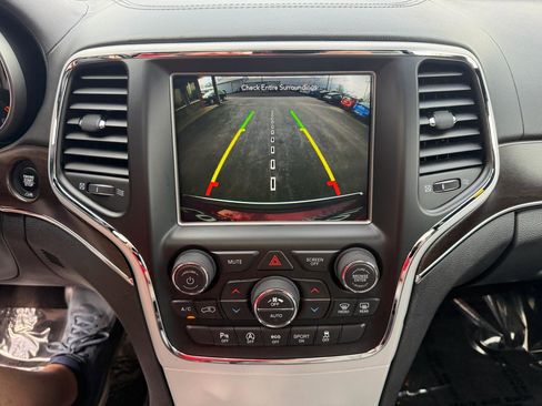 Used 2018 Jeep Grand Cherokee Limited image 29