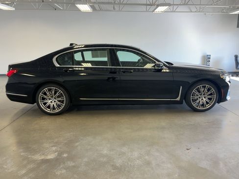 Certified 2022 BMW 740i xDrive w/ Premium Package image 7