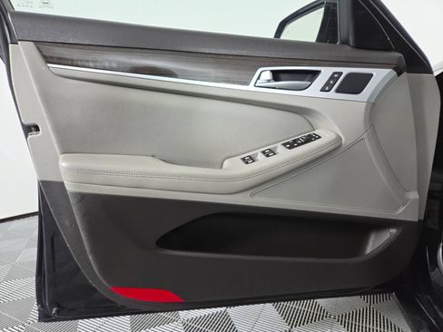 Used 2017 Genesis G80 3.8 AWD/4WD image 13