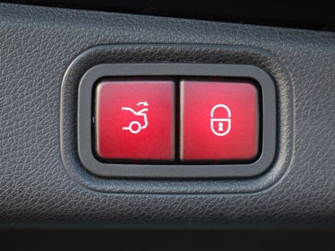 Used 2022 Mercedes-Benz E 350 Sedan w/ Driver Assistance Package image 9