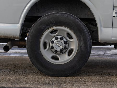 Used 2017 Chevrolet Express 2500 image 36