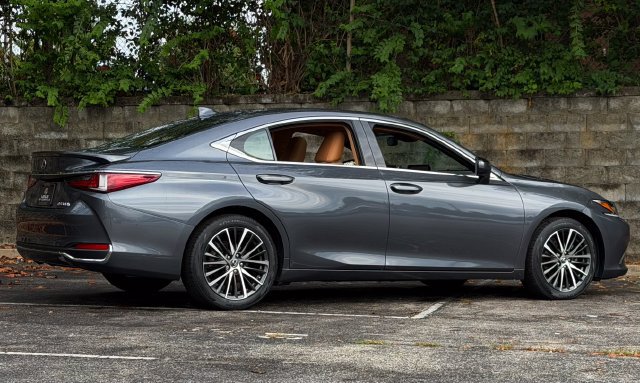 Certified 2024 Lexus ES 300h w/ Premium Package FWD image 5