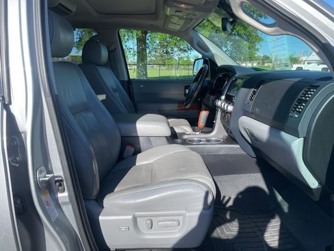 Used 2020 Toyota Sequoia Platinum image 18