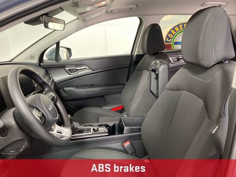 Used 2025 Kia Sportage LX image 11